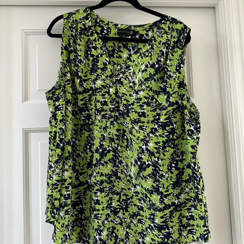 Ryan Wythe Sleeveless Top size 2X color green, blue and white abstract print